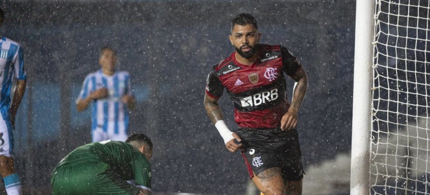 Flamengo segura o 1 a 1 com Racing na Argentina