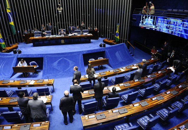 União cobra R$ 65 milhões de novos senadores