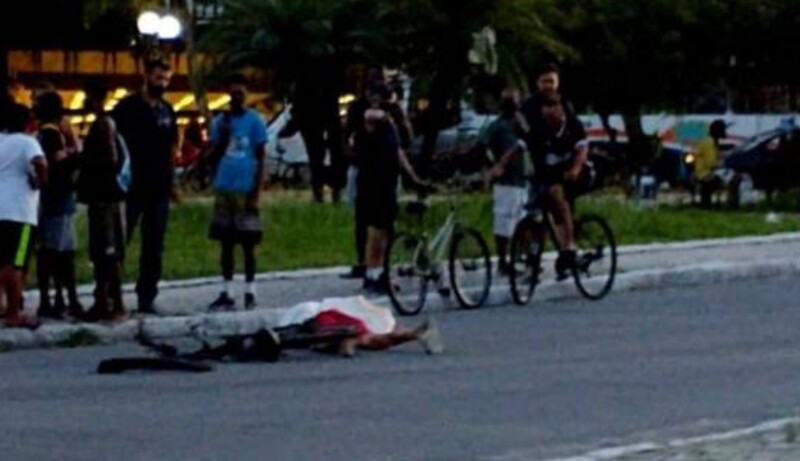 Ciclista morre atropelado por ônibus em Cabo Frio