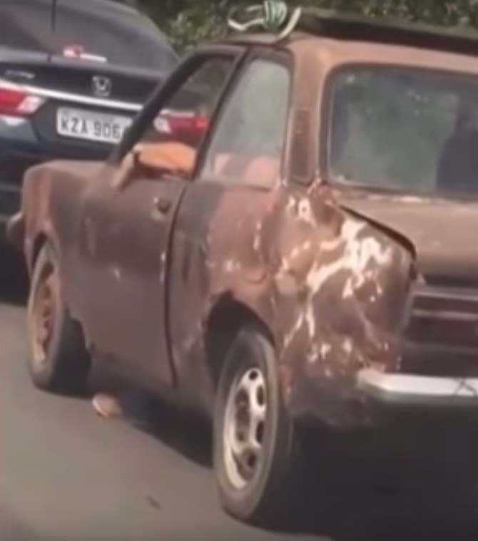 Chevette de São Gonçalo causa perplexidade no trânsito da Zona Oeste