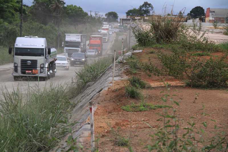 Obra em rodovia Manilha-Magé (BR-493) está abandonada