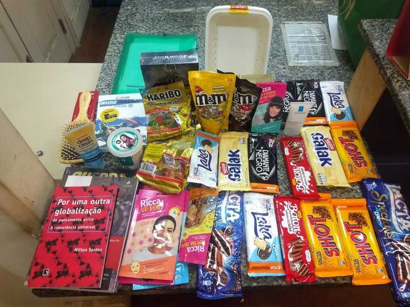 Casal é preso furtando livros e doces em Niterói